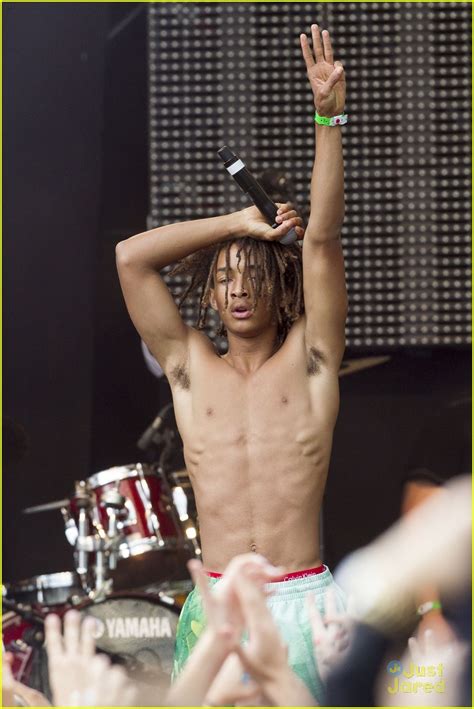 Jaden Smith Strips Off His Shirt On Stage Photo 834615