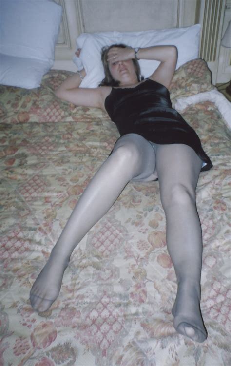 uk wife stripping down to her tights pantyhose 17 pics