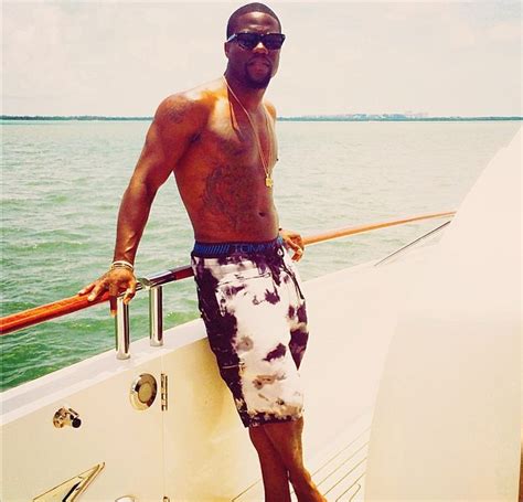 [photos] a chest naked kevin hart shows off his gym