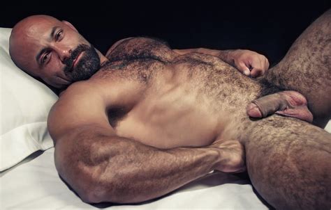 beefy hairy muscle hung cum bobs and vagene