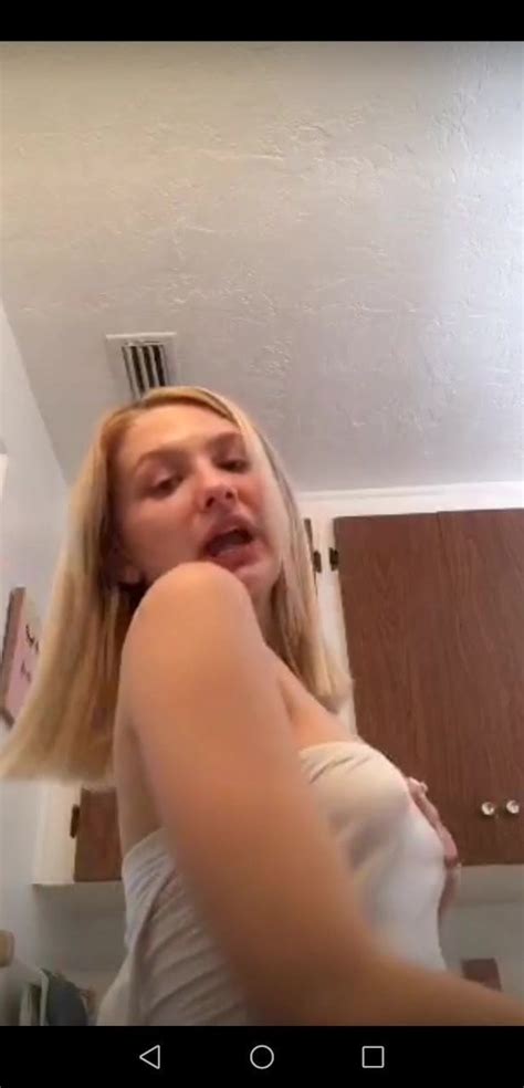 hot blonde show boobs on periscope free porn 21 xhamster