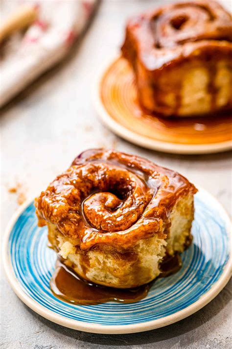 stupid easy homemade caramel rolls julie s eats and treats