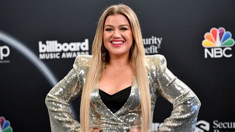 kelly clarkson reveals how her 6 year old daughter river avoids