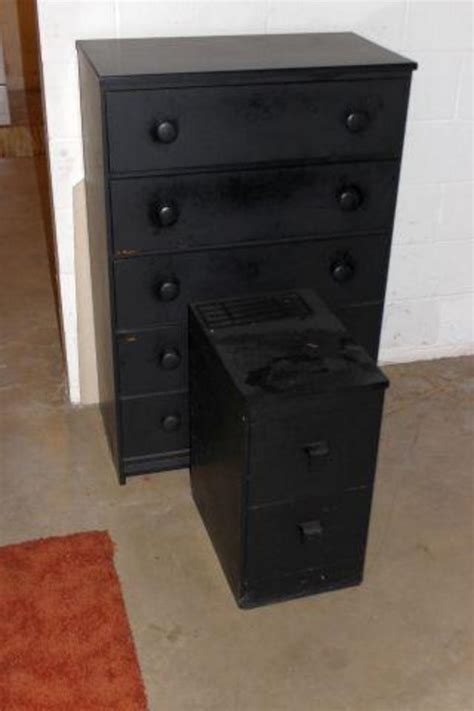 auction ohio black chest  drawers