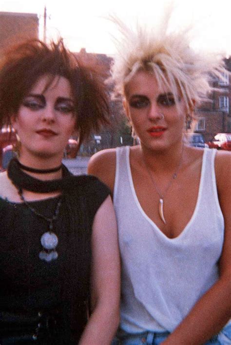 elizabeth hurley looks unrecognisable as edgy punk in 1983