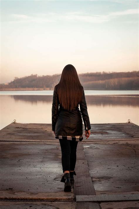 lonely girl walking   pier splitshire