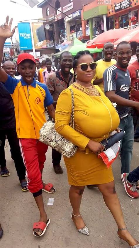 big breasted woman in lagos causes commotion at computer village