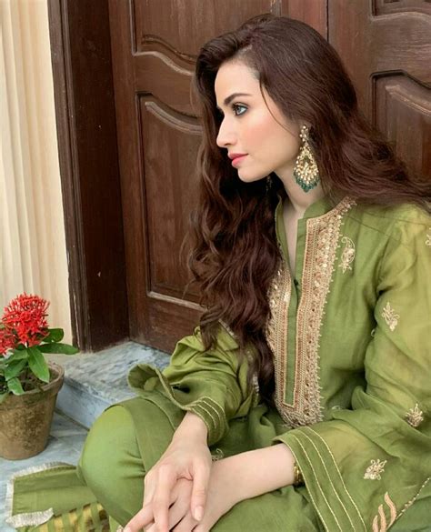 sana javed serving some desi looks on eid reviewit pk