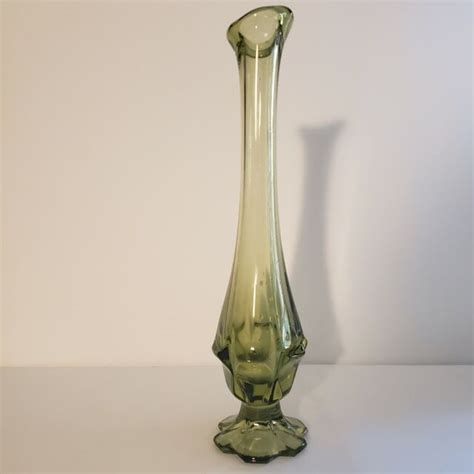 Vintage Green Art Glass Stretch Swung Vase 11 5 Inches Tall Ebay
