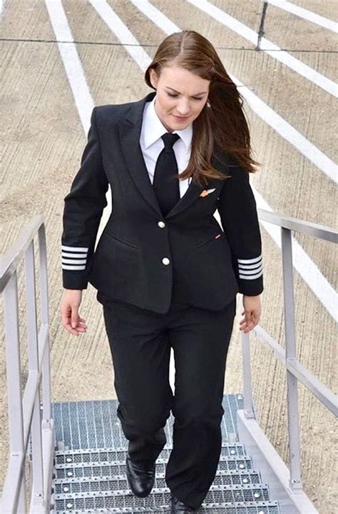 pin by carla on slike 01 in 2019 female pilot pilot uniform pilot training