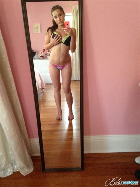 latina teen ariana cruz snapping pics of her hot body pichunter