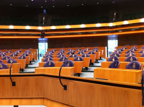 verdeling zetels tweede kamer  vandaag verkiezingen  nederland bekijk onze kieswijzer