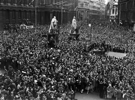 stunning pictures  ve day celebrations  birmingham