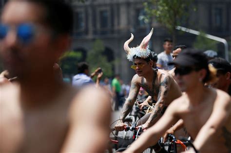 Naked Cyclists On A Roll For Healthy Transport In Mexico City Abs Cbn