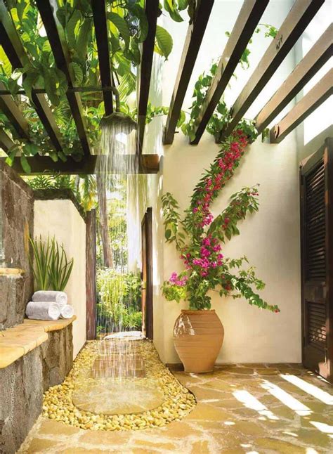 45 Stunning Outdoor Showers That Will Leave You Invigorated