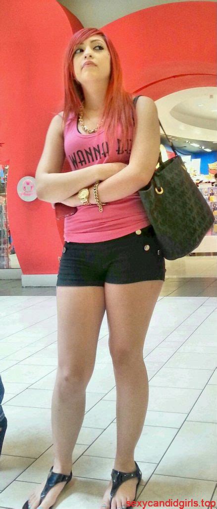 girl with hot legs in mini shorts and slippers mall candid