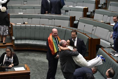 australian parliament spontaneously breaks into song as same sex