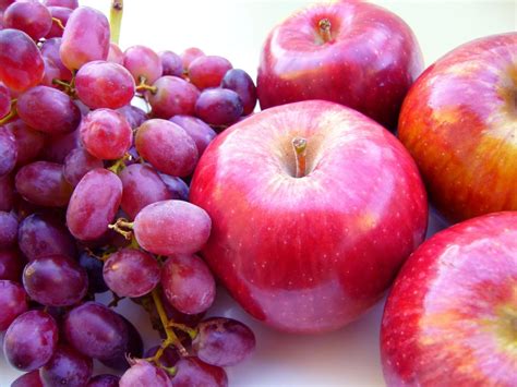 le curcuma le raisin rouge  les composes de pomme affament les