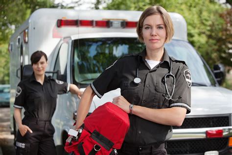 qualities  successful paramedics  build   paramedic training oxford college