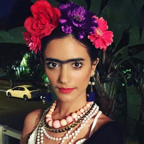 beauty biography of frida kahlo popsugar beauty