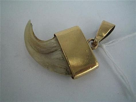 gold tiger claw pendant pendantslockets jewellery
