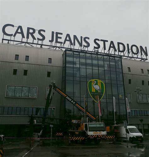 monteurs maken haast cars jeans stadion nu al een feit den haag adnl