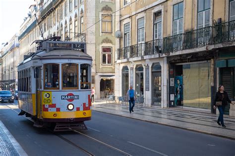 days  lisbon portugal  action packed  hour travel itinerary