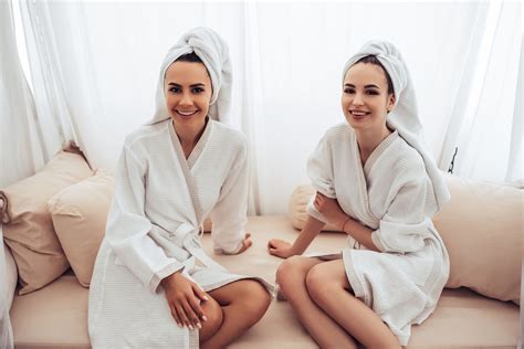 A Couples Massage With Your Bestie Its Actually Amazing
