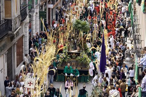 cual es el origen de las procesiones de semana santa