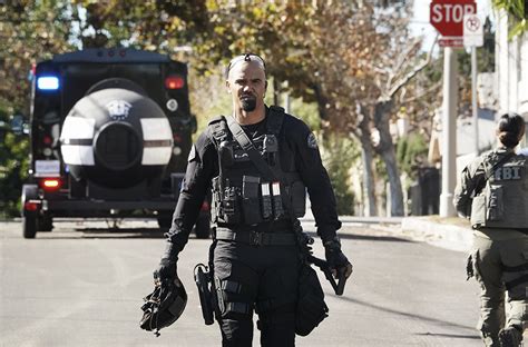 paramount press express  swat team joins forces   fbi  stop  terrorist attack