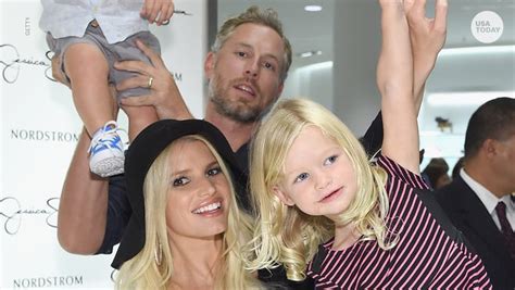 jessica simpson celebrates losing 100 pounds since giving birth