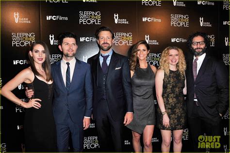 alison brie and jason sudeikis bring sleeping with other people to hollywood photo 3456481