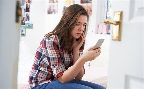 Helping Your Teens Manage Social Media Stress The Online Mom