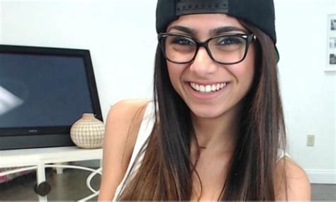 22 best mia khalifa images on pinterest campaign comedy and comedy