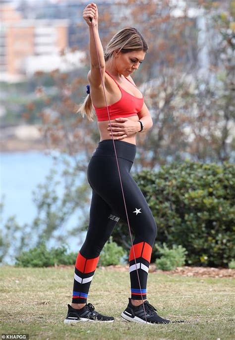 Bip Star Kiki Morris Puts On Busty Display During Workout Daily Mail