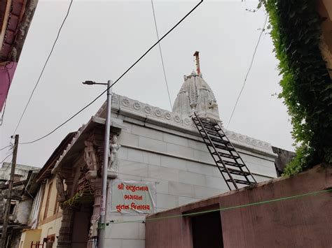 shri shantinath digamber jain temple rander surat   city surat