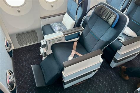 review klms  premium comfort cabin   boeing   dreamliner