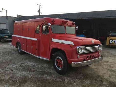 ford squad truck   emergency fire trucks