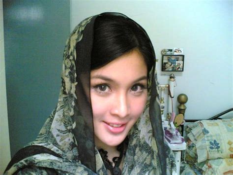 Indonesian Exotic Faces Sandra Dewi