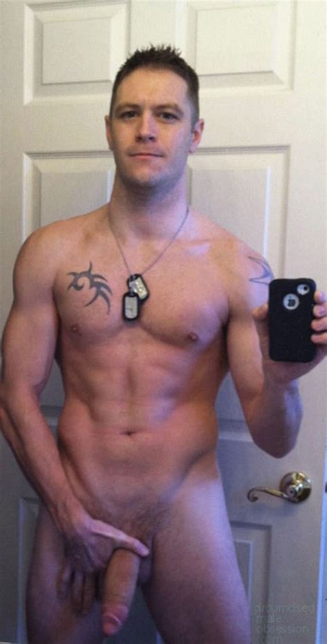 muscular fella showing his sweet dick nude men selfies