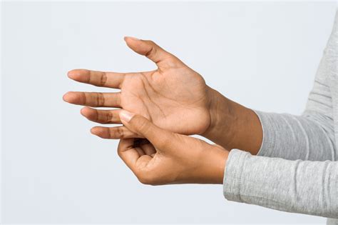 common symptoms     broken finger hand therapy group