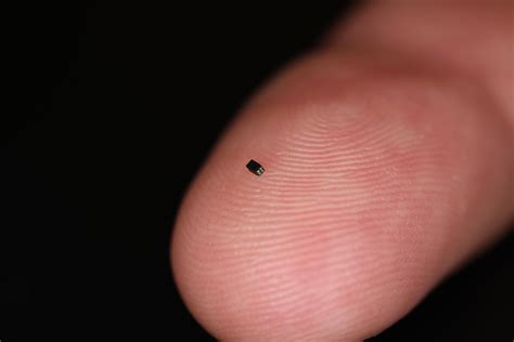 tiny chip  set  guinness world record   smallest image sensor technolojust