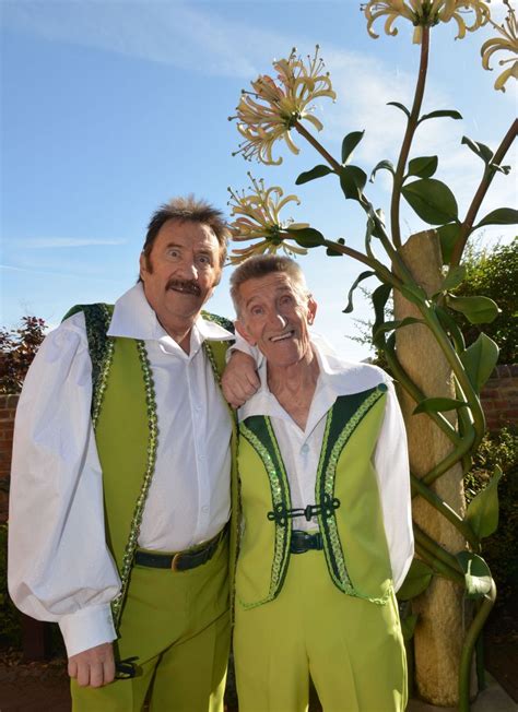 gallery the chuckles of oz panto starring paul and barry chuckle