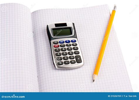calculator met potlood op geregeld document stock afbeelding image
