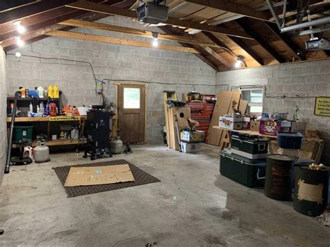 ranch home  car garage  country lot horning farm agency