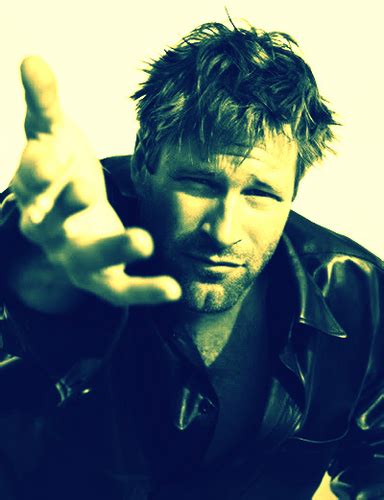 aaron eckhart fan club fansite with photos videos and more