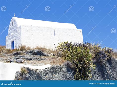chiesa locale tipica dellisola  milos isole cyclades grecia