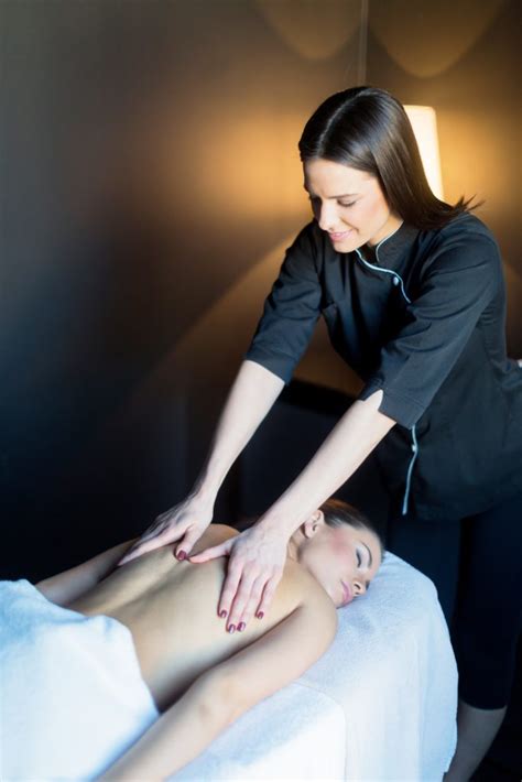 physical therapist vs massage therapist career