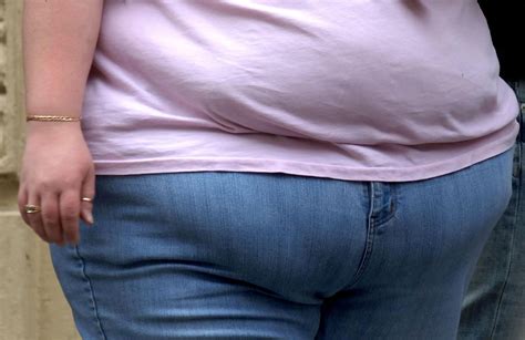 excess belly fat linked  higher risk  early death   body fat