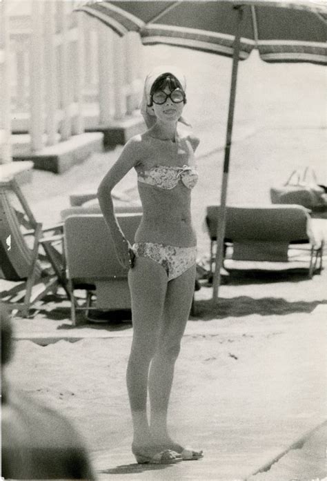 10 Sexy Hot Audrey Hepburn Bikini Pics Collegepill